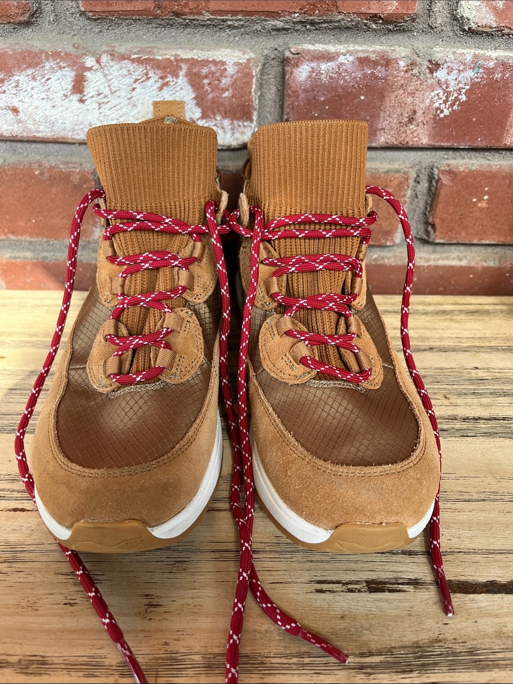 Nurture Response Elias Size 6 Tan Suede Lace-Up Boots with Red Laces